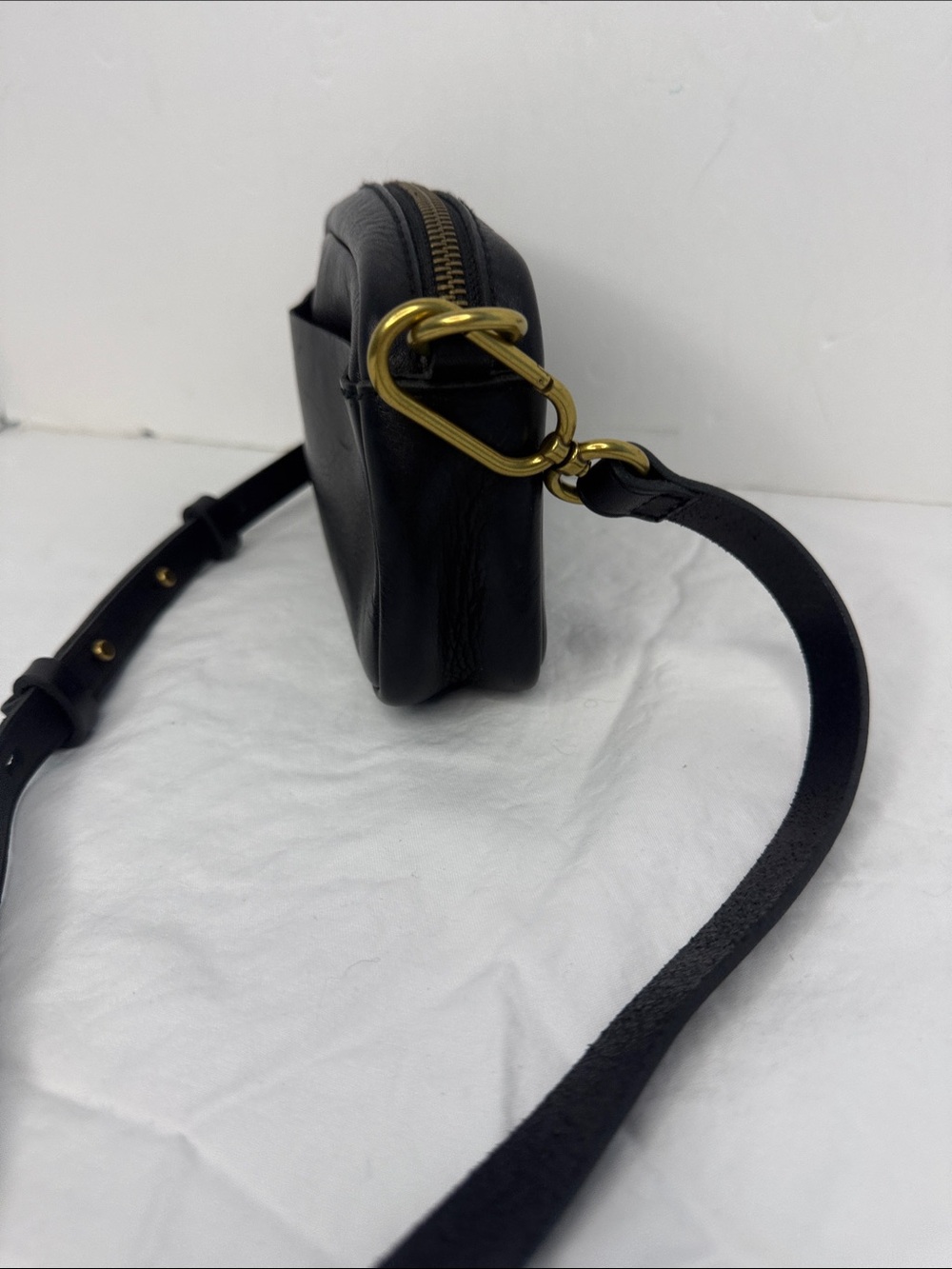 MadewellThe Leather Carabiner Mini Crossbody Bag - Picture 2 of 8